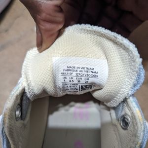 Converse All Star shoes- girl's 4/women's 6